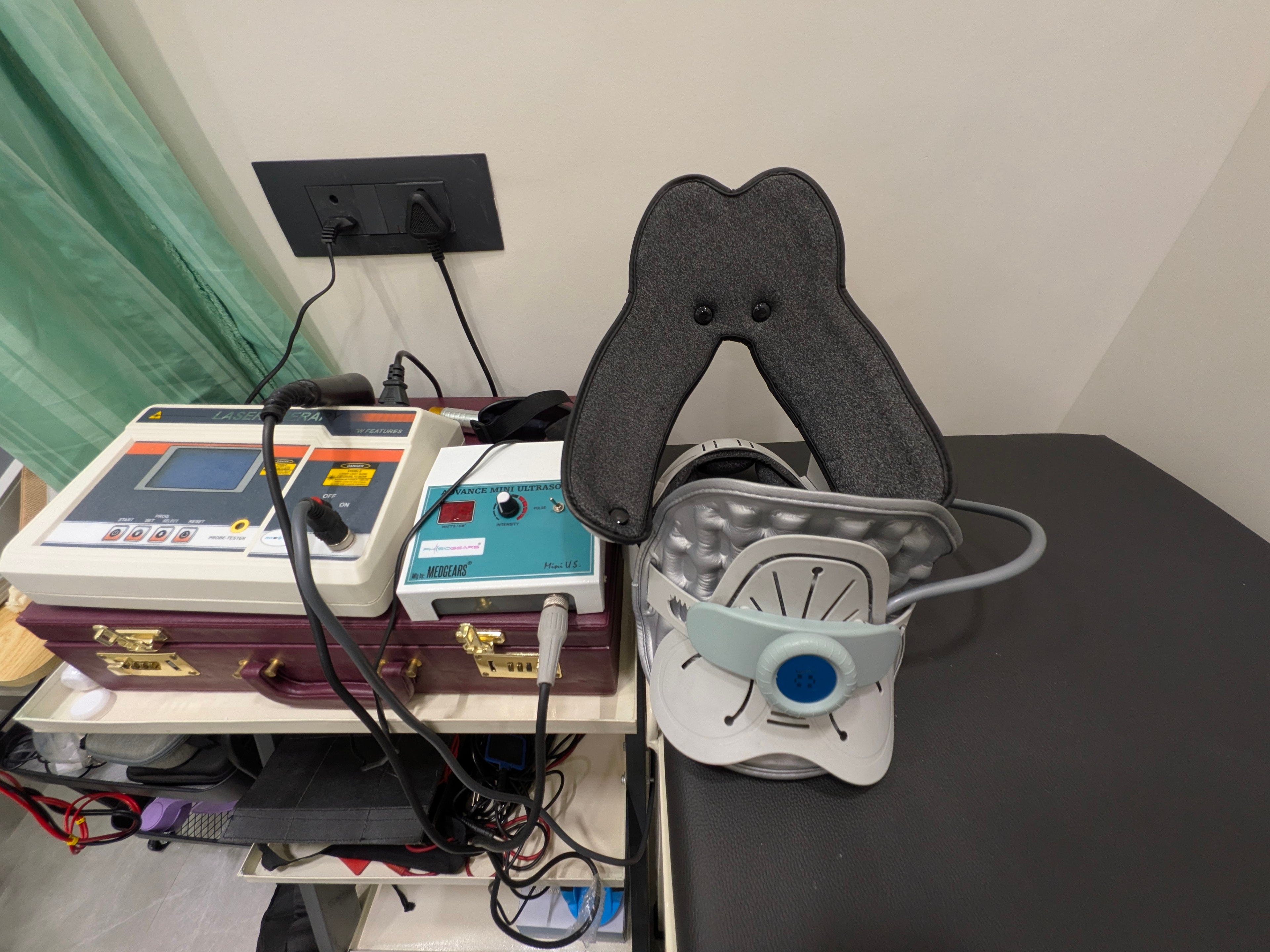 Laser therapy and ultrasound equipment